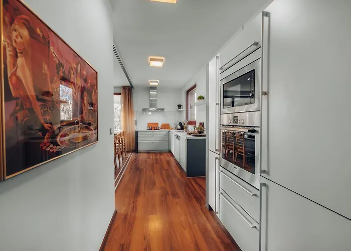 Marvel 2bd In Modern With Cozy Terrace براغ