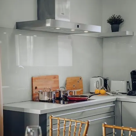 Apartman Marvel 2bd In Modern With Cozy Terrace